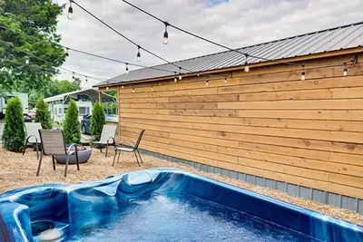 Image de Rustic Cabin on the Lake w/ Hot Tub