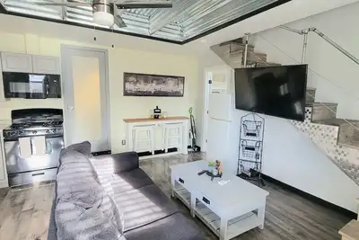 Image de Sherman Lofthouse~Old East Medford~Walkable to Downtown