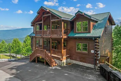 Image de Sevierville - Rustic Ridge Retreat - 8 Bedrooms - Sleeps 28
