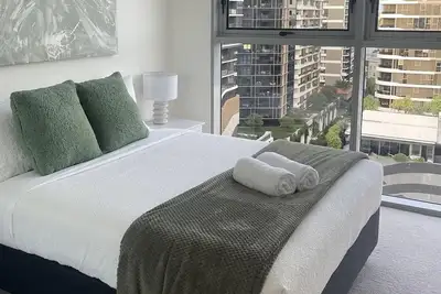 Image de Dean’s Place- Top-floor Luxury Stay in the City with View\n15mins frm the Airport