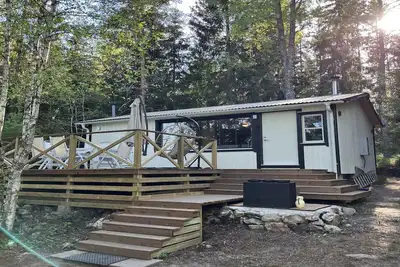 Image de Gläntan. Mysigt Nyrenoverat Boende med Idealisk Skog och Stadsläge!