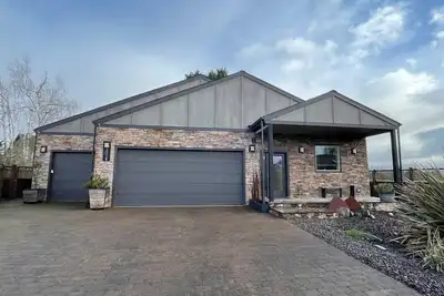 Image de Quiet and Unique Home in North Gilham Neighborhood 5 miles from Autzen Stadium