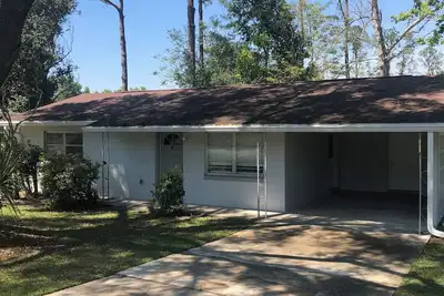 Image de Cozy two bedroom home in Dunnellon. Minutes from the the river, golf, and more.