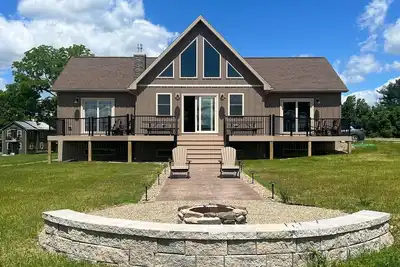 Image de Grand View Lodge, Fantastic new custom built home with lake view!