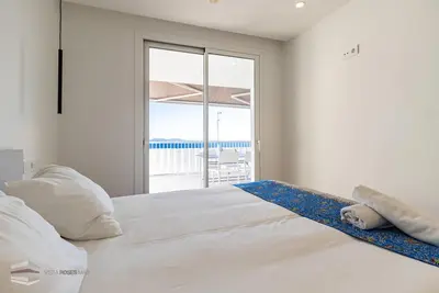 Image de Appartement rénové avec vue sur la mer, à proximité du Camí de Ronda et avec place de parking extérieure (Bâtiment Belleza Faro)