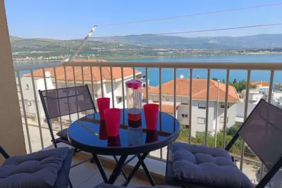 Image de Appartement d'une chambre avec le balcon et la vue sur le mer Mastrinka, Ciovo (A-23177-a)
