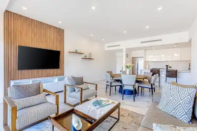 Image de Coastal condo with Wifi, private W/D, and rooftop patio