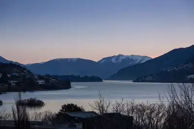 Image de Queenstown Lakeside Gem: 3 Bdr, Wi-Fi & Parking