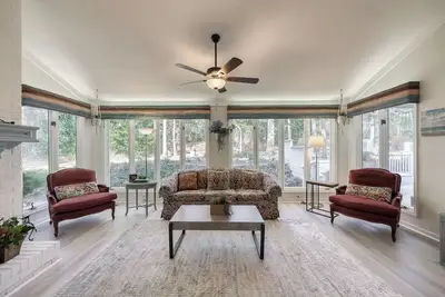 Image de Spacious, Fun & Comfy Family Haven ~ Garden ~ Bbq!