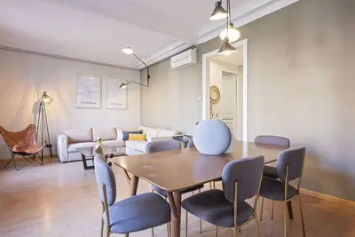 Image de Stunning apartments in art noveau modernist gorgeous building!