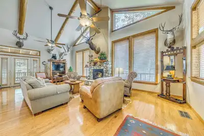 Image de Rustic Cloudcroft Cabin w/ Spacious Deck & Grill!