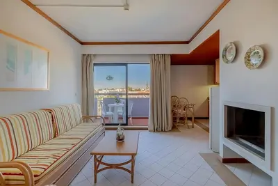 Image de High Tides and Good Vibes! Spacious 1br with Full Kitchen, 2 Pools, Beach Access