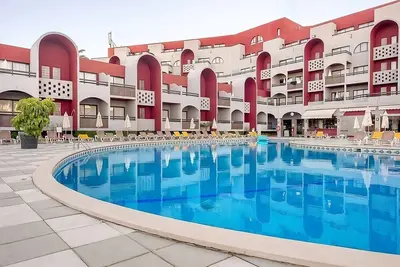 Image de Relaxing Getaway Awaits! 2 Swimming Pools, Shuttle, Free Parking, Beach Access!