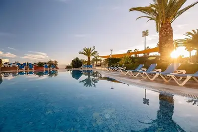 Image de Best Place to Stay in Oura Beach! Two Homely Suites with Balcony, Kitchenette!