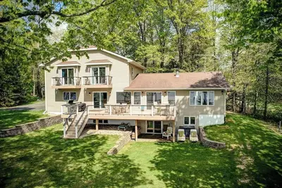Image de Sabel's Retreat with Summit Lake Views