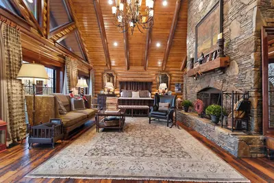 Image de Heritage Lodge - New!