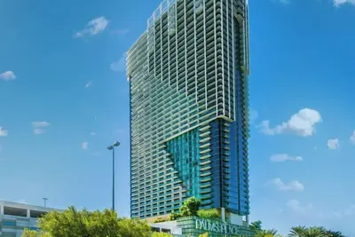 Image de High Floor Strip-Views Studio w/ Balcony Access 30310