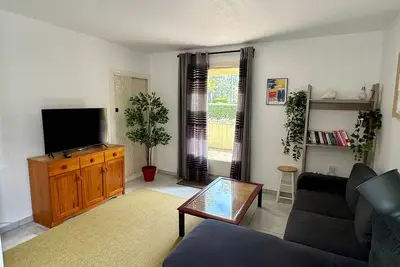 Image de Appartement lumineux à 300m de l'océan et proche du marché, rez-de-chaussée, terrasse aménagée.