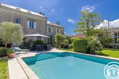 Image de Séjour de charme avec piscine à Saint-Georges-sur-Layon, proche de Saumur et des châteaux de la Loire