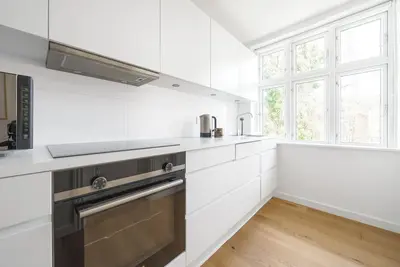 Image de Nice 1-bed in quiet residential area