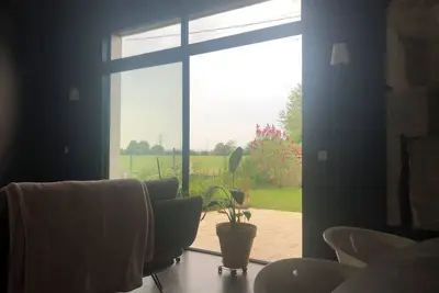 Image de Ancienne ferme rénovée avec jardin et piscine