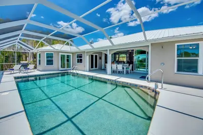 Image de Villa Tropical Breeze - am Wasser, Schöner Pool, neu Eingerichtet, Golfzugang