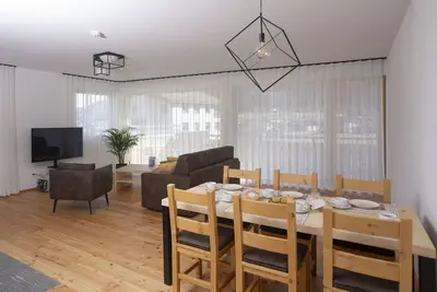 Image de Chasa Helvetia Duai: Newly built 3. 5 room holiday flat with exclusive hotel service