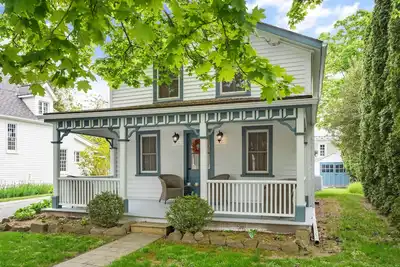 Image de New! The Cedar House - Steps from Queen Street