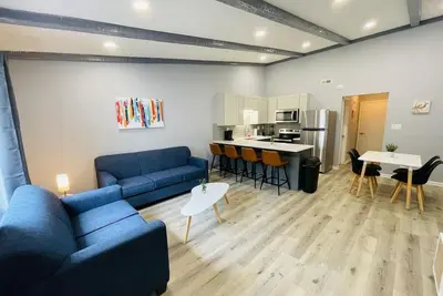 Image de Sunny Getaway * 1br condo close to the beach (B)