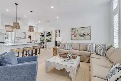 Image de Charming Beach Cottage with Petite Park VIew and 20+ Resort Like Amenities