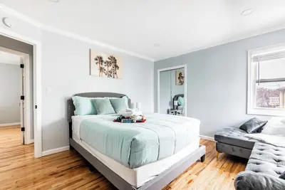 Image de Spacious Renovated Home by Jfk/Train to Nyc