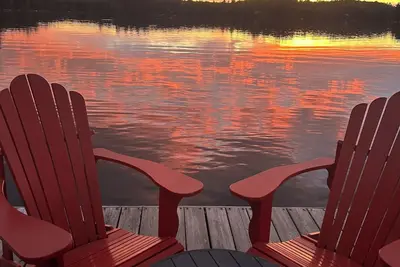 Image de Small group Autumn rate! Ask Family cottage private beach, volleyball, fire pit