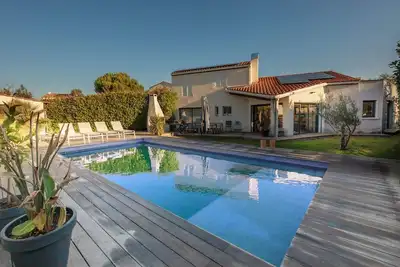Image de Villa Avec Piscine au Charme Authentique et Naturel