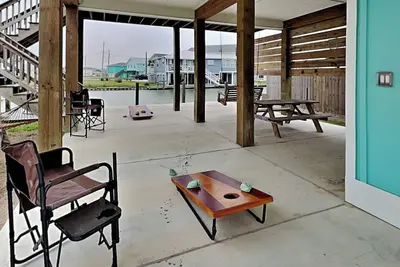 Image de The Reel Getaway | Waterfront Home, Private Fishing Dock, Covered Patio + Swing!