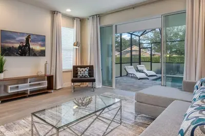 Image de Spacious, New, Modern Retreat