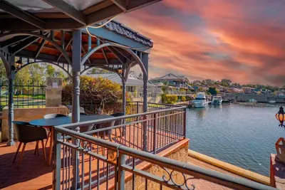 Image de Hot Tub Sanctuary with Canal-View