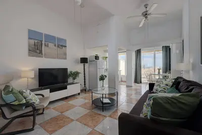 Image de Ole Plaza Beachfront Apartment with Sea Views and Beach Access