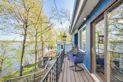 Image de Waterfront Spirit Lake Cabin w/ Boat Rental!