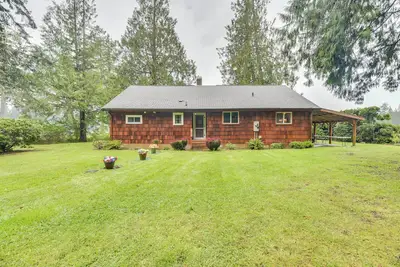 Image de Waterfront Grapeview Escape w/ Boat Dock & Views!