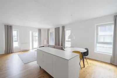 Image de Fantastic 3-bed w/ french balconies