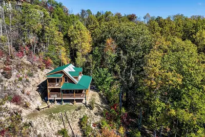 Image de The Black Bears, Lush Views and Mountain Adventure Await You Here For Autumn!