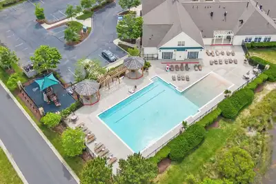 Image de Gather family/friends here! Poker table, foosball, Aracde machine and much more!