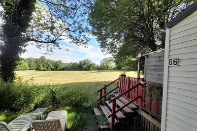 Image de Mobil-home climatisé, au calme, avec beau point de vue dans camping avec piscine