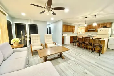 Image de 3 Br Speedway Home!