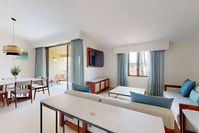 Image de 2br Condo at Park Royal Club Cala with Kid's Pool