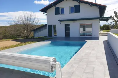 Image de Villa Lumineuse Neuve Entièrement Équipée Avec 2 Chambres