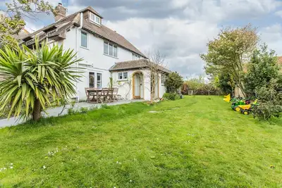Image de Cottage-Traditionelle-Salle de bain privée séparée-Vue sur Jardin-Butt End -. . .