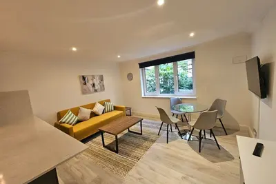 Image de 2 Bedroom-Vue sur la cour-Appartement-Sdb privée avec baignoire