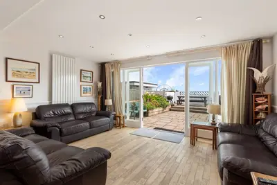 Image de Kilmore - Beach Front House, Direct Beach Access, Spectacular Sea Views