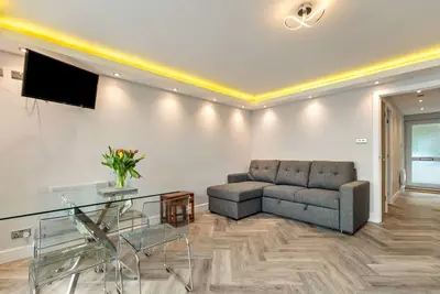 Pleasant View - Direct Beach Access, Sea Views and Parking